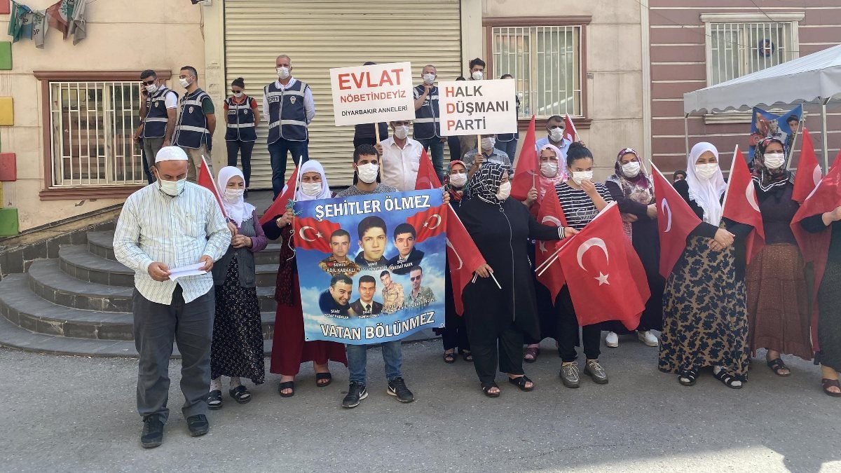 Gara şehidinin annesi, Diyarbakır annelerini ziyaret etti