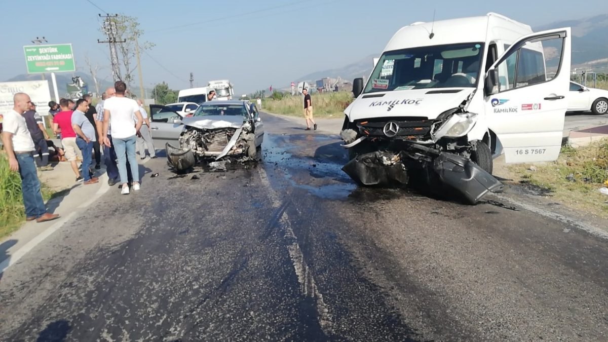 Bursa'daki kazada anne ve kızı yaralandı