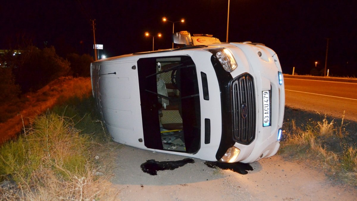 Aksaray'da tarım işçilerini taşıyan minibüs şarampole devrildi