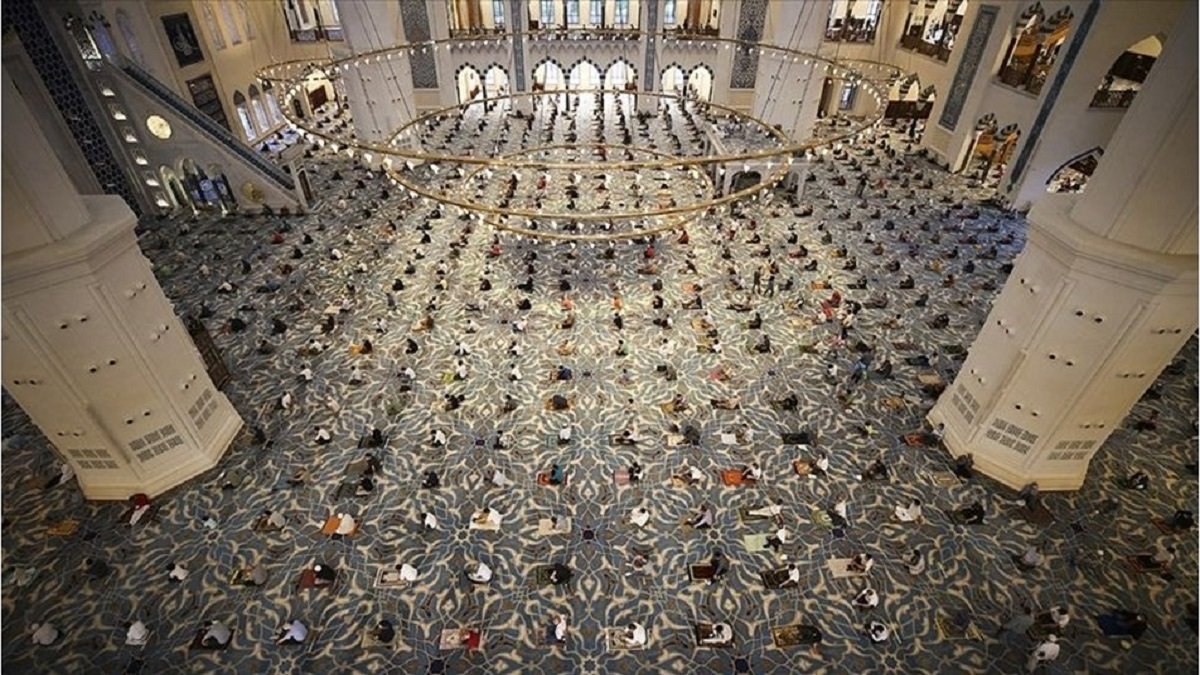 Bayram namazı saat kaçta? 2021 İl il Kurban Bayramı namaz saatleri: İstanbul, Ankara, İzmir...