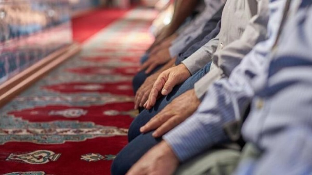 Teşrik tekbiri nasıl getirilir? Anlamı nedir?