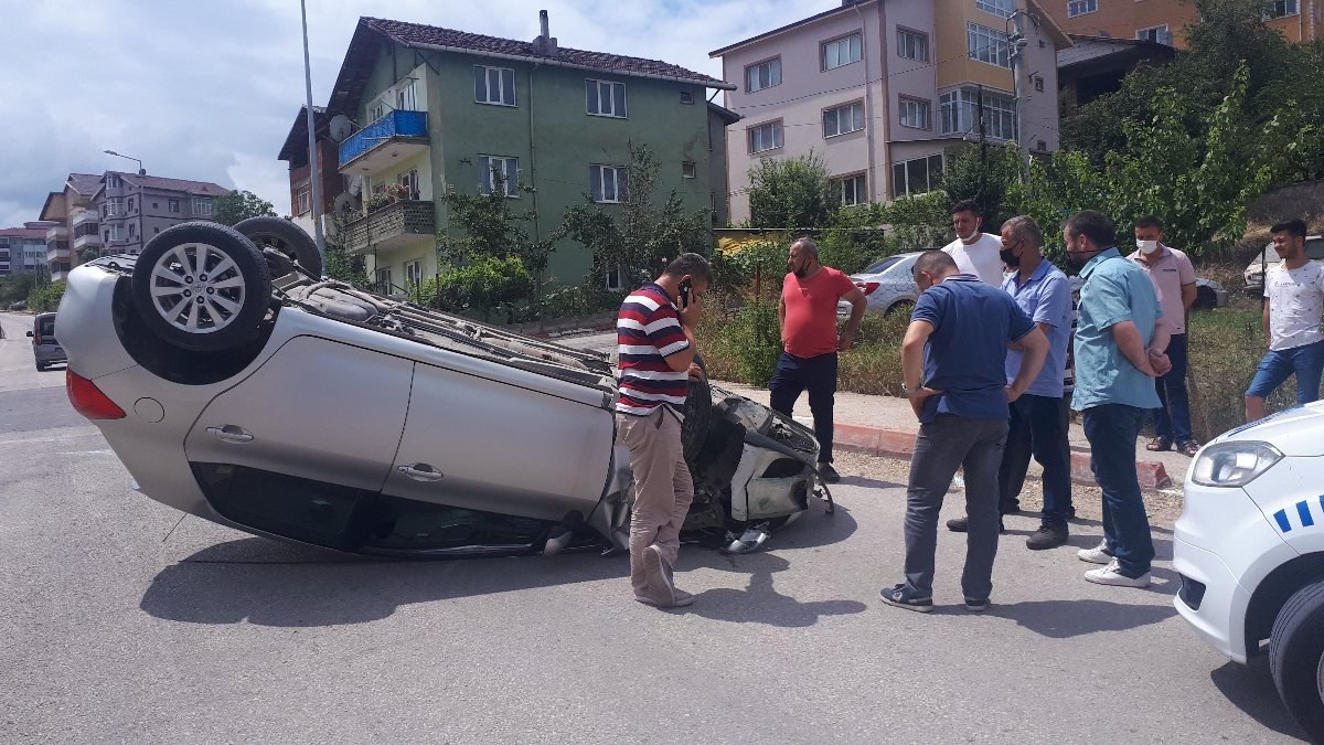 Karabük’te korkuluklara çarpan araç takla atarak durabildi