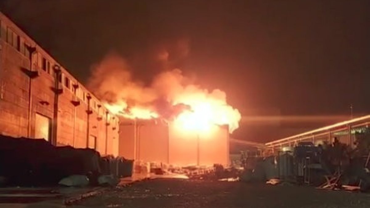Antalya'da fabrikada yangın çıktı