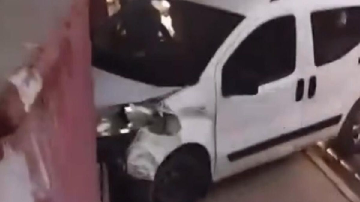 Batman’da otomobil evin duvarına girdi: 1 yaralı