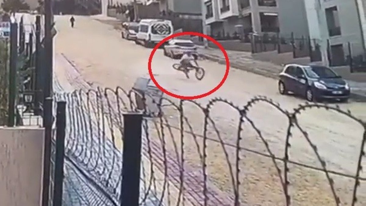 Bursa'da bisikletli genç taşlı yolda metrelerce sürüklendi