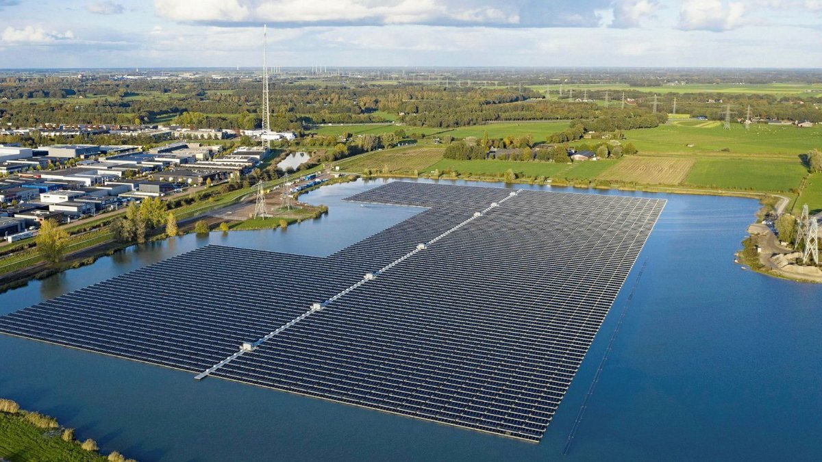 Dünyanın en büyük yüzen güneş paneli çiftliği Endonezya'da kuruluyor