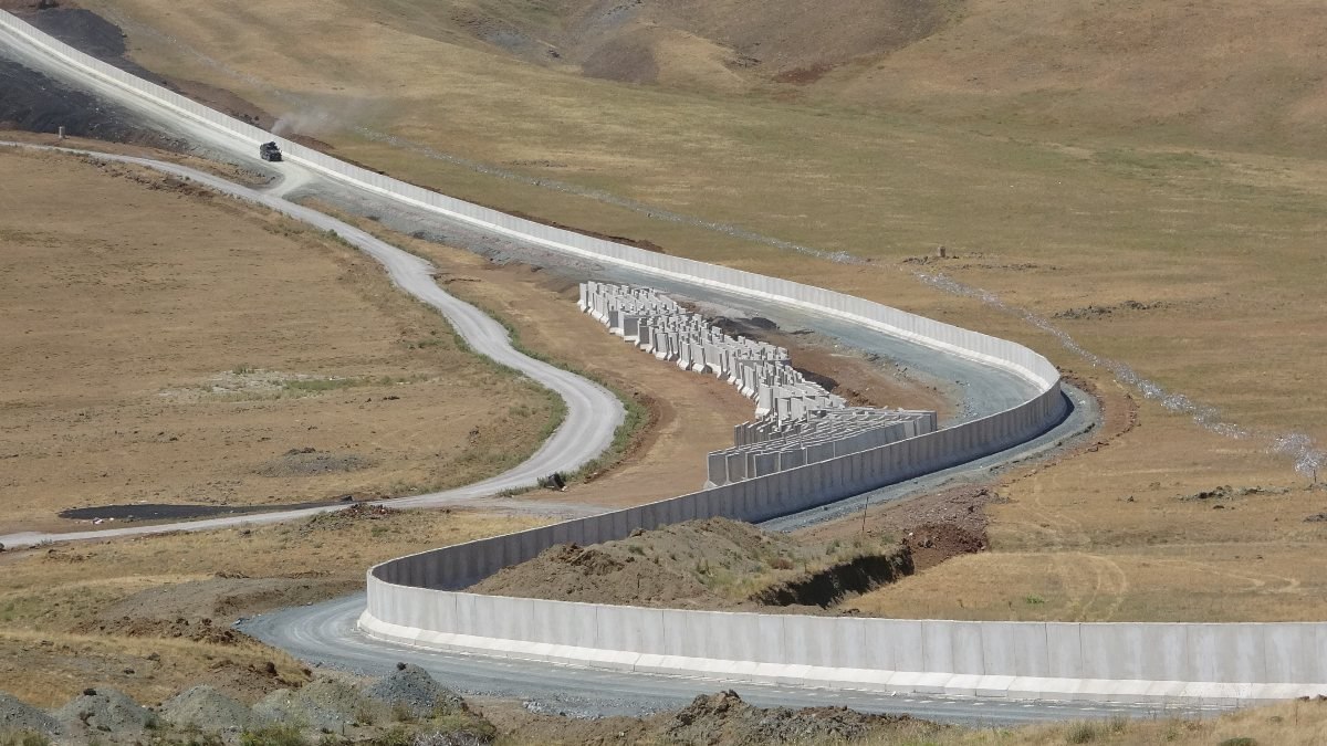 Van’da sınır güvenliği için duvar inşa ediliyor