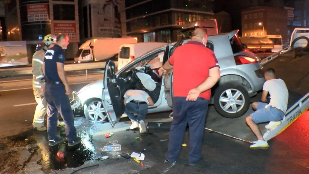 İstanbul'da Basın Ekspres Yolu'nda otomobil takla attı