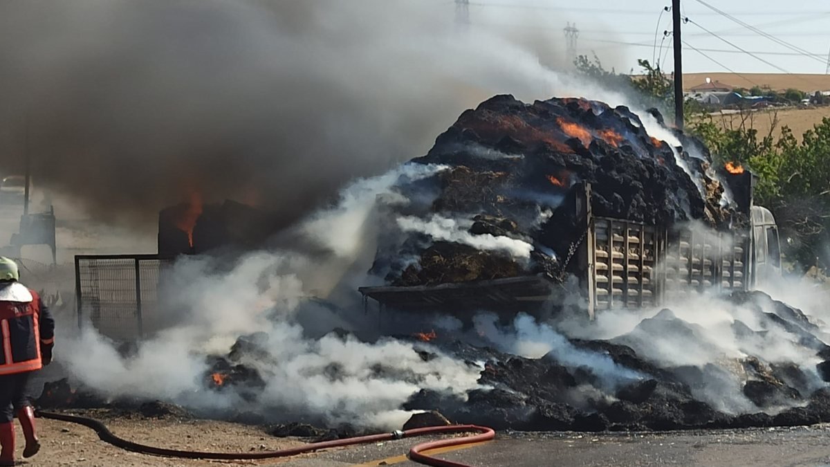 Ankara’da saman yüklü kamyonda yangın