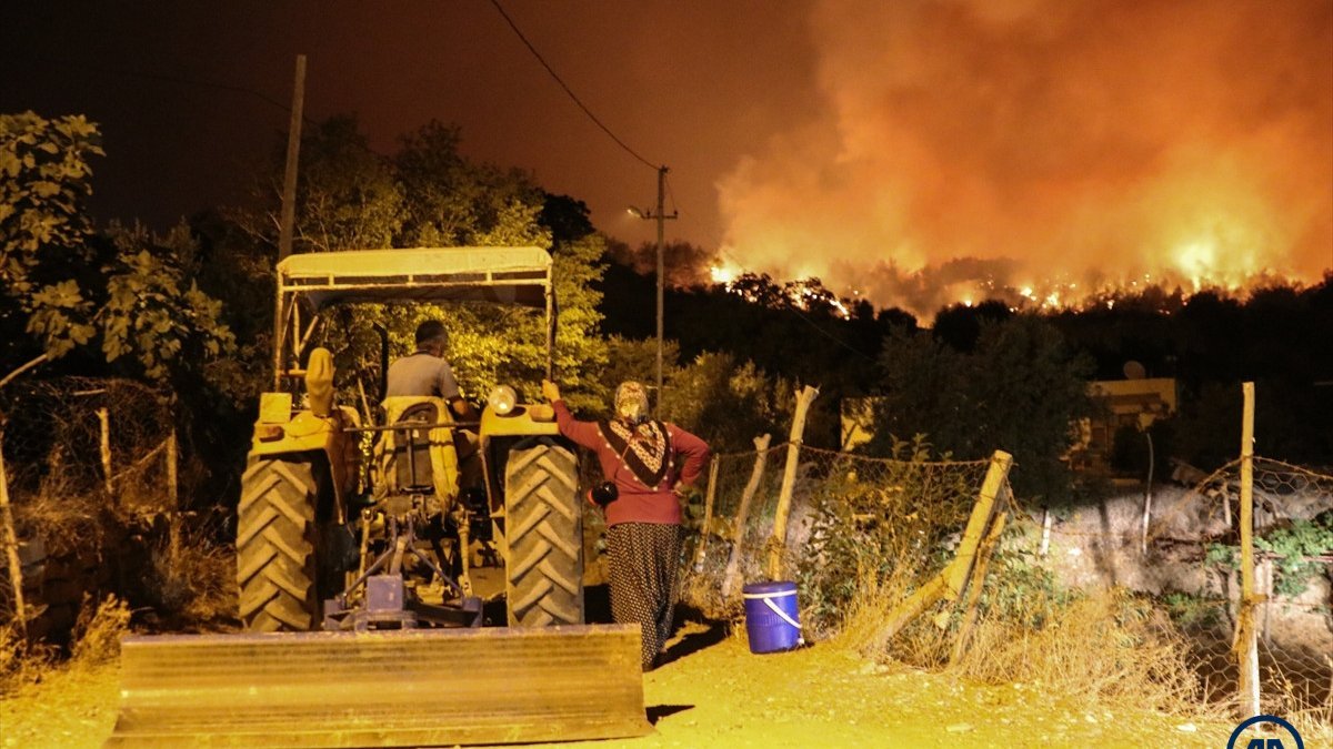 Osmaniye'de çıkan yangına müdahaleler devam ediyor