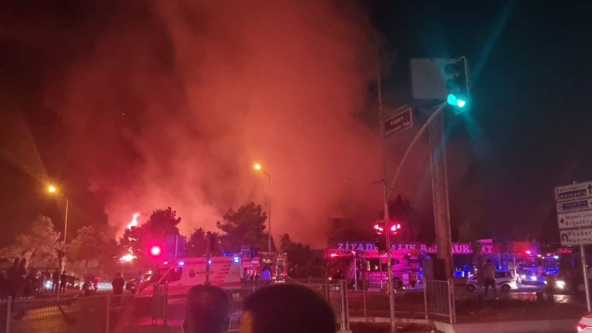 Bahçeşehir'de yangın çıktı