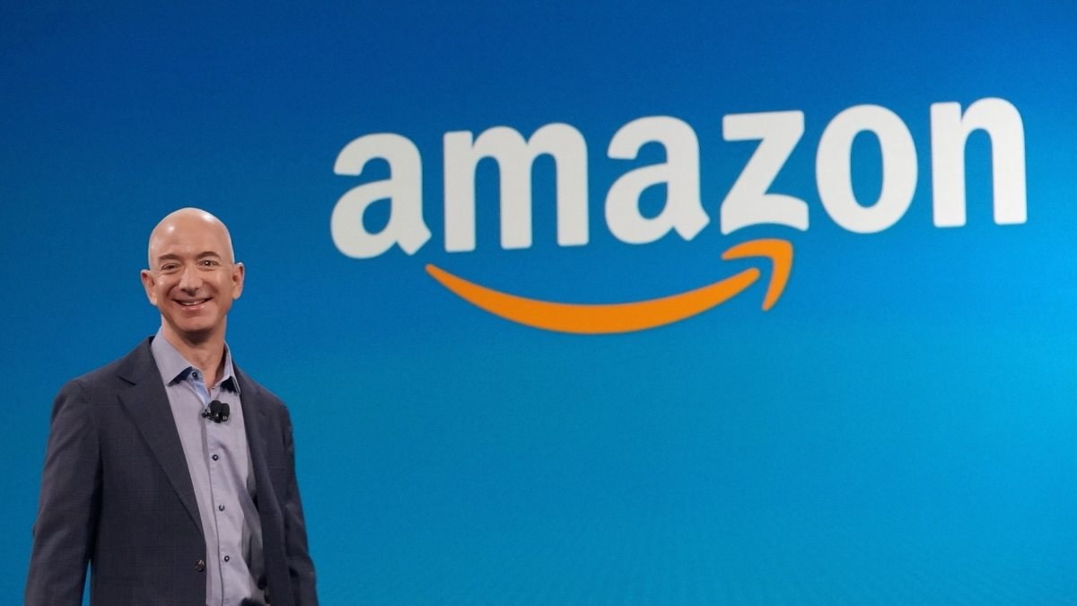 Jeff Bezos'un görevi bırakmasından sonra Amazon satışları düşüyor