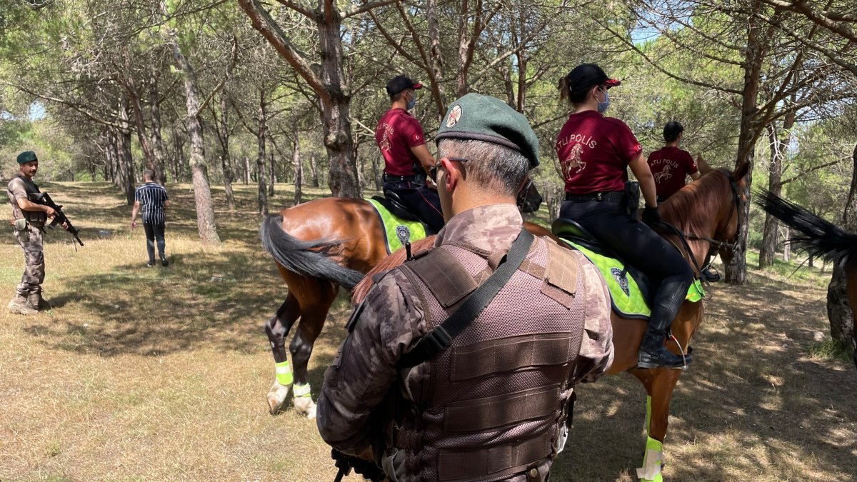 Sultangazi'de polisler ormanlık alanlarda denetim yaptı