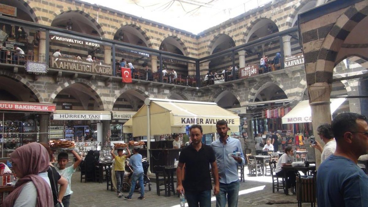 Diyarbakır terörden arındırıldı, tarihi mekanları doldu