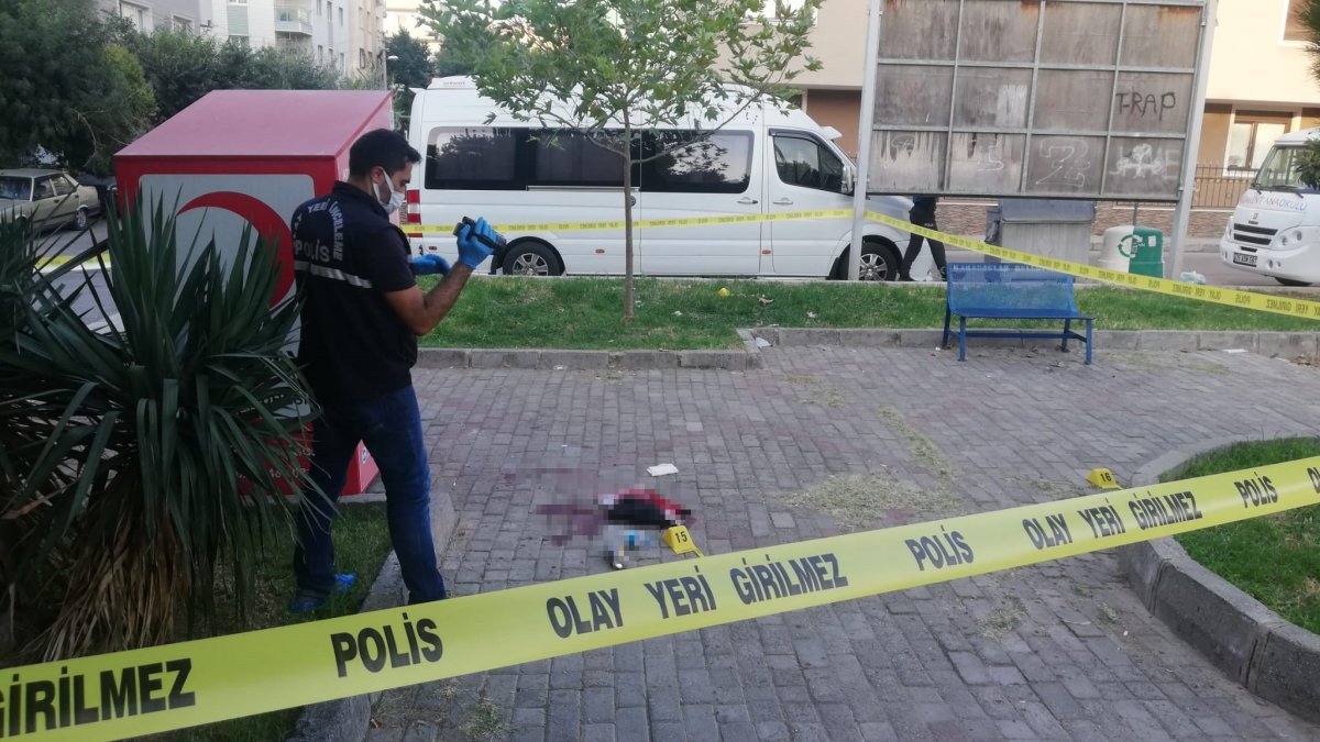 İzmir’de parkta kavga: 1 ölü, 3 yaralı