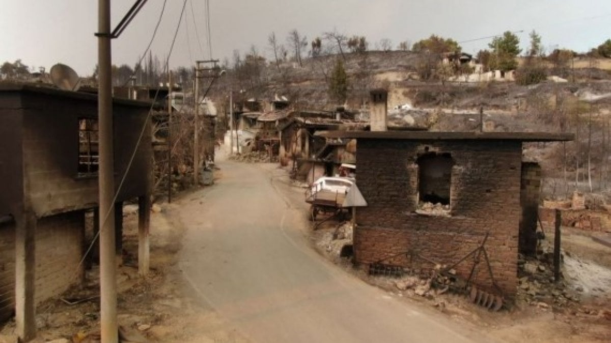 Antalya Manavgat yangınında yok olan Kalemler Mahallesi, havadan görüntülendi