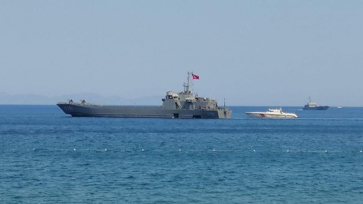 Milli Savunma Bakanlığı'ndan Marmaris'e tahliye için çıkartma gemisi