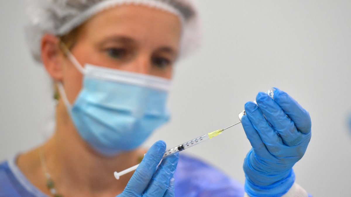 Almanya'da gençlere koronavirüs aşılaması hazırlığı