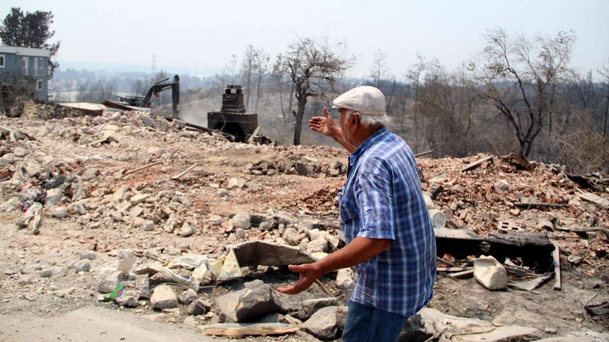 Antalya'da 4 evi yandı: 54 yıllık emeğim, 2 dakikada bitti