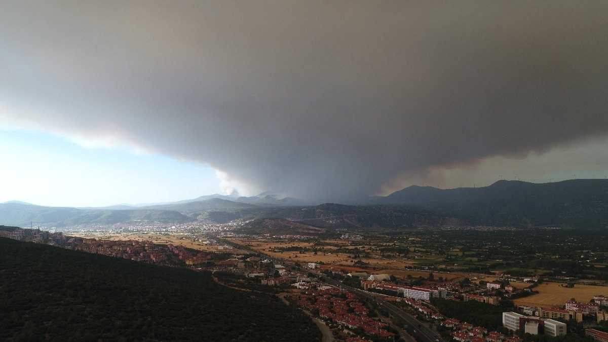 Muğla’da gökyüzü griye boyandı