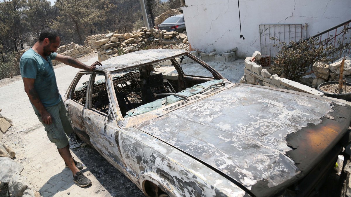 Manavgat'ta büyük yangın: Anahtarları alamadı, komşu yetişti