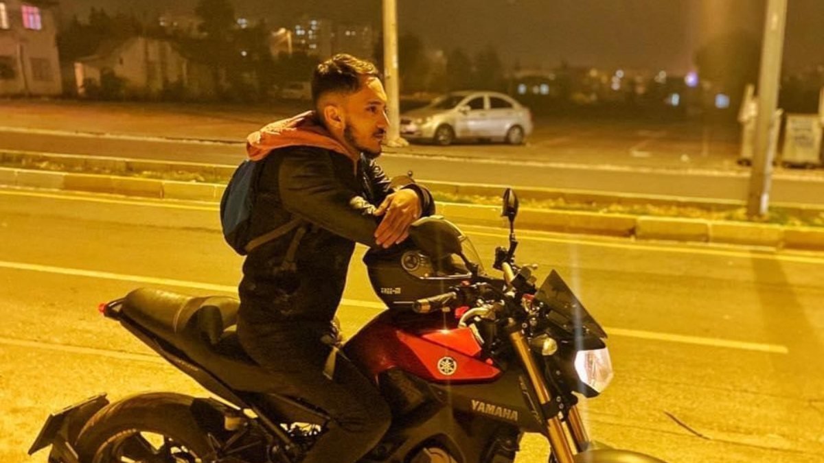Antalya’da genç sürücü motosikletini bariyere çarptı, öldü