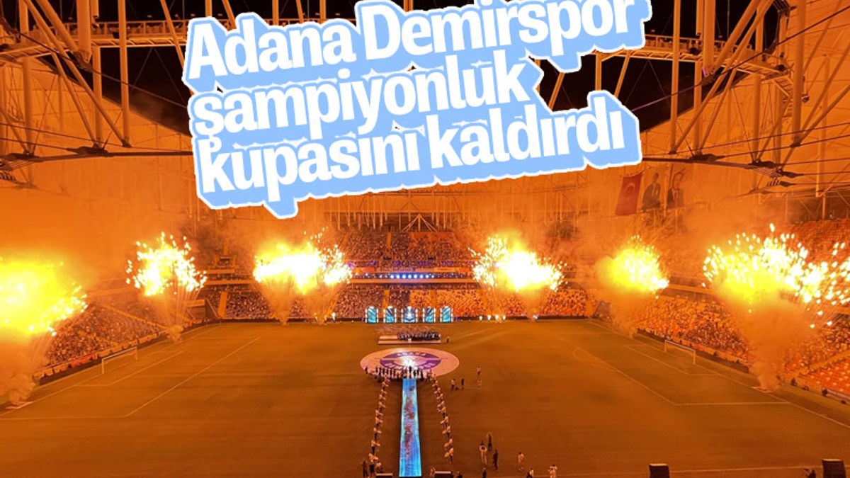 Adana Demirspor şampiyonluk kupasını kaldırdı