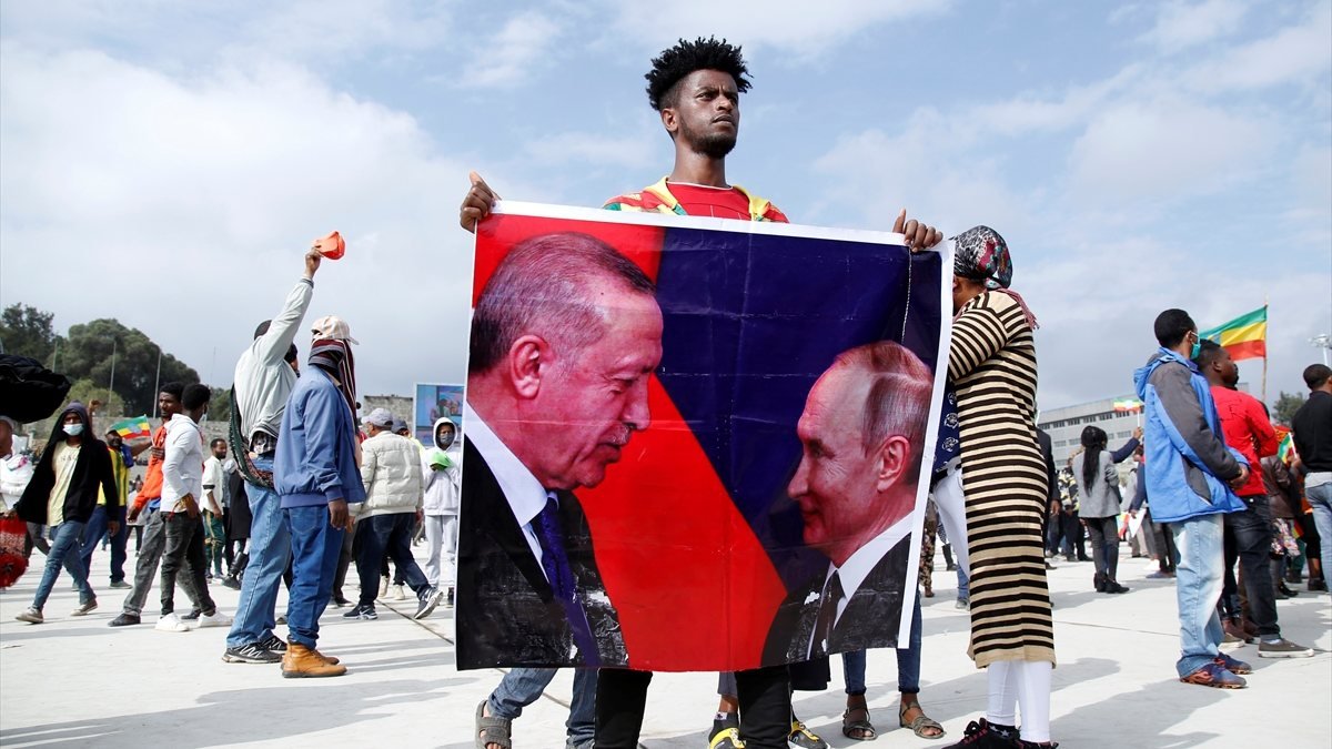 Etiyopya'daki gösterilerde Cumhurbaşkanı Erdoğan ile Vladimir Putin posteri açıldı