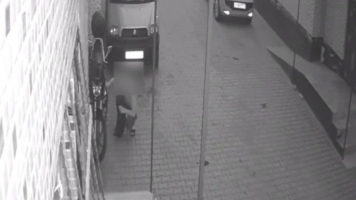Osmaniye’de hırsız, motosikletin benzinini çaldı
