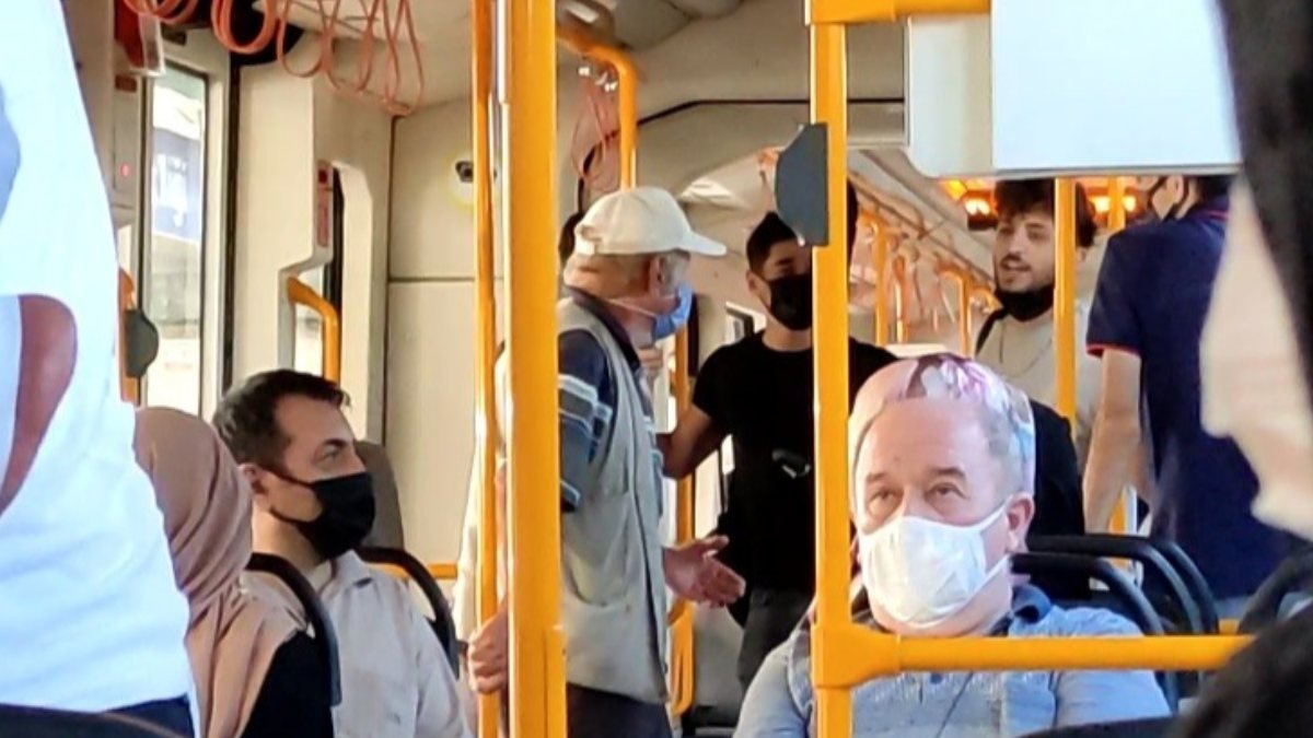 Bursa metrosunda gergin anlar: Sokak müzisyenleri yolcuları isyan ettirdi