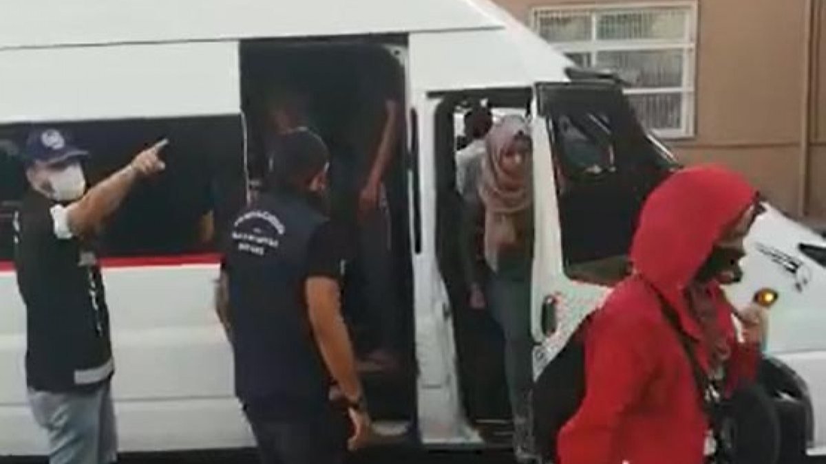 Kocaeli'de minibüste 38 kaçak göçmen yakalandı, sürücü tutuklandı