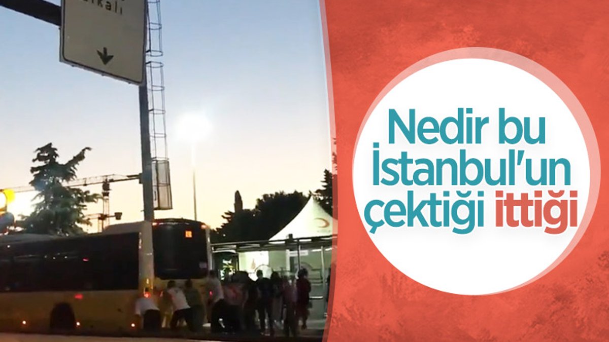 İstanbul'da vatandaşlardan otobüs arızasına tepki