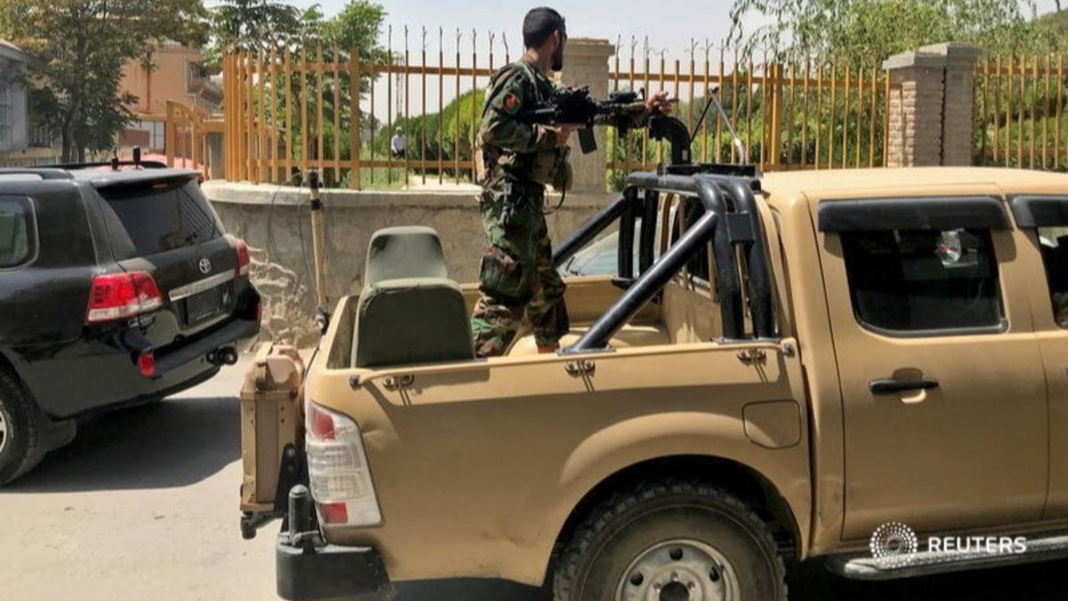 Afganistan’dan kaçan 143 asker, Tacikistan’a giriş yaptı