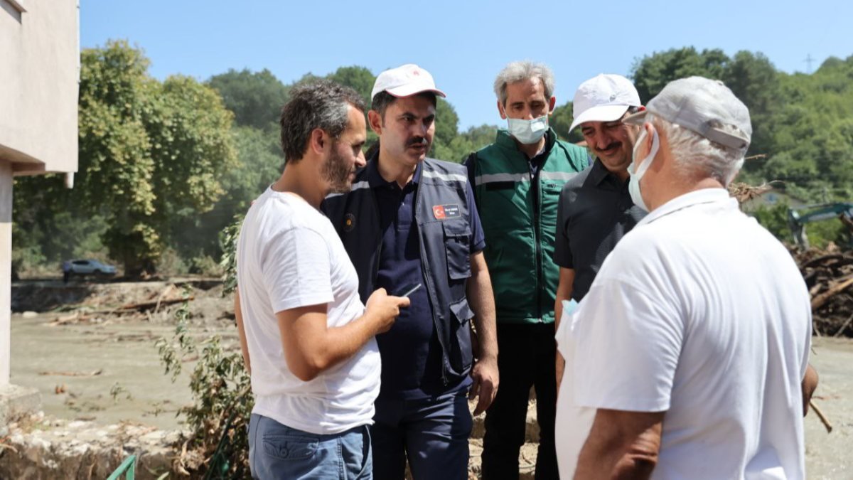 Murat Kurum, Kastamonu'da selden etkilenen bölgeleri inceledi