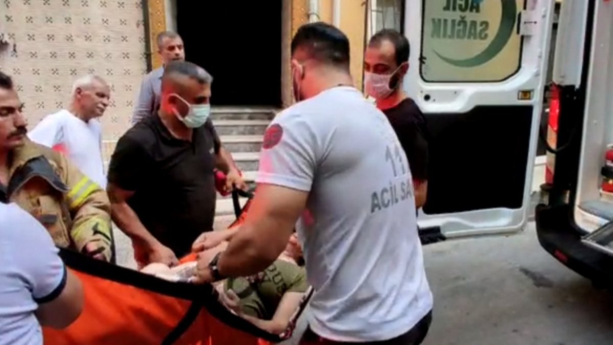 İstanbul'da evde fenalaşan kadını itfaiye ekipleri kurtardı