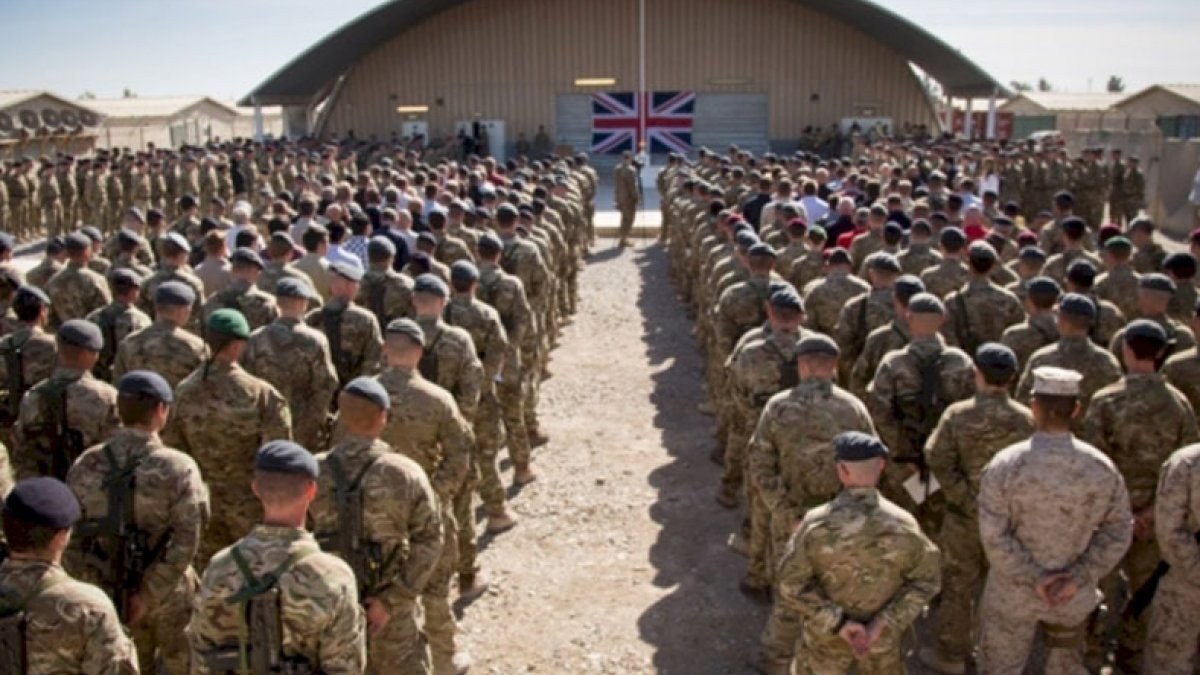 İngiltere'nin Afganistan'daki tahliye süreci eleştiriliyor