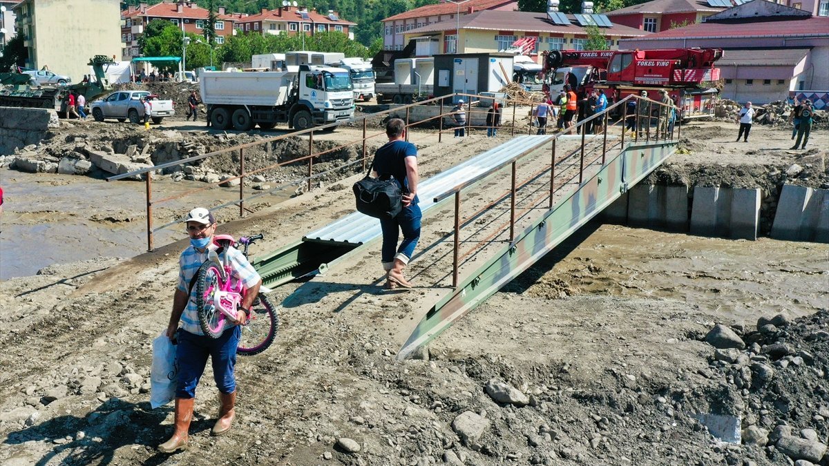 Bozkurt’taki seyyar köprüden geçişler başladı