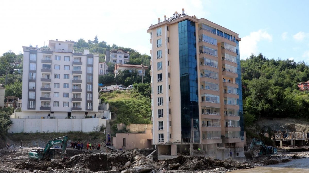 Kastamonu'da çöken apartmanın müteahhidi gözaltına alındı