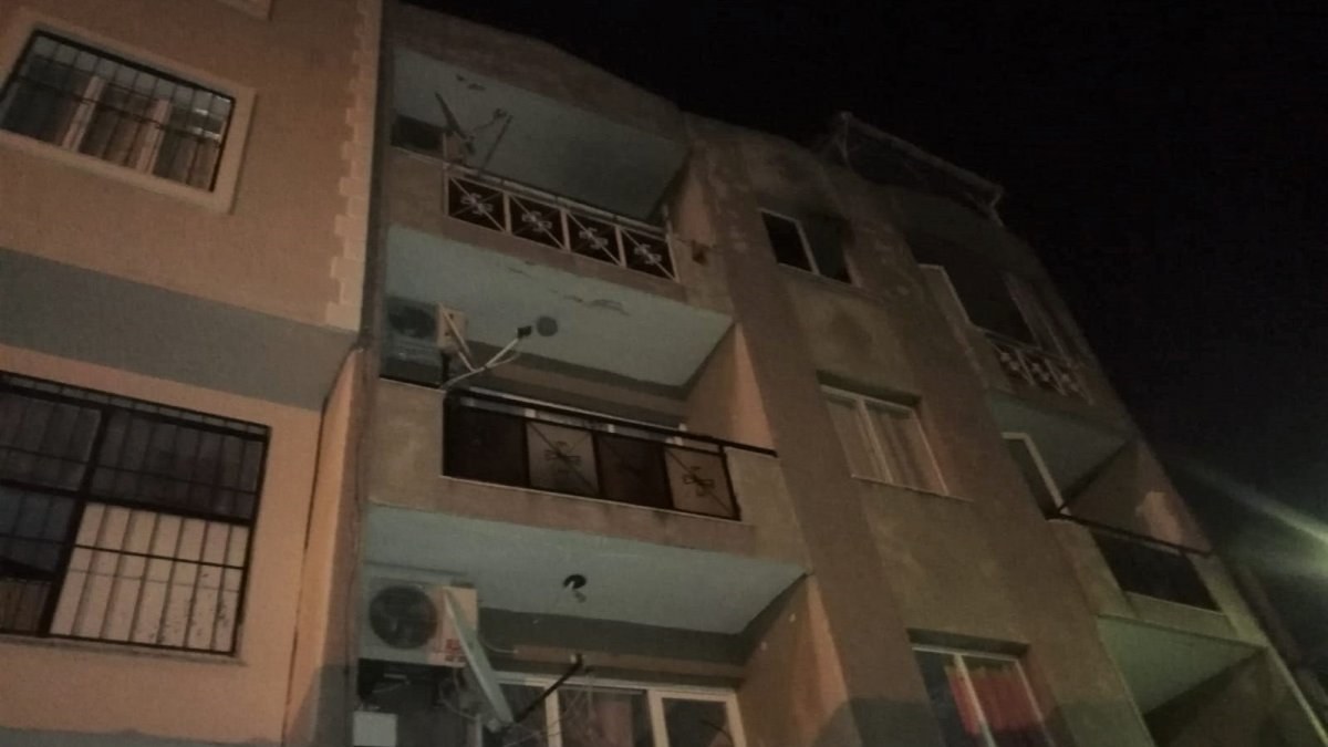 İzmir'de eski sevgilisinin kızı içerdeyken evi yaktı