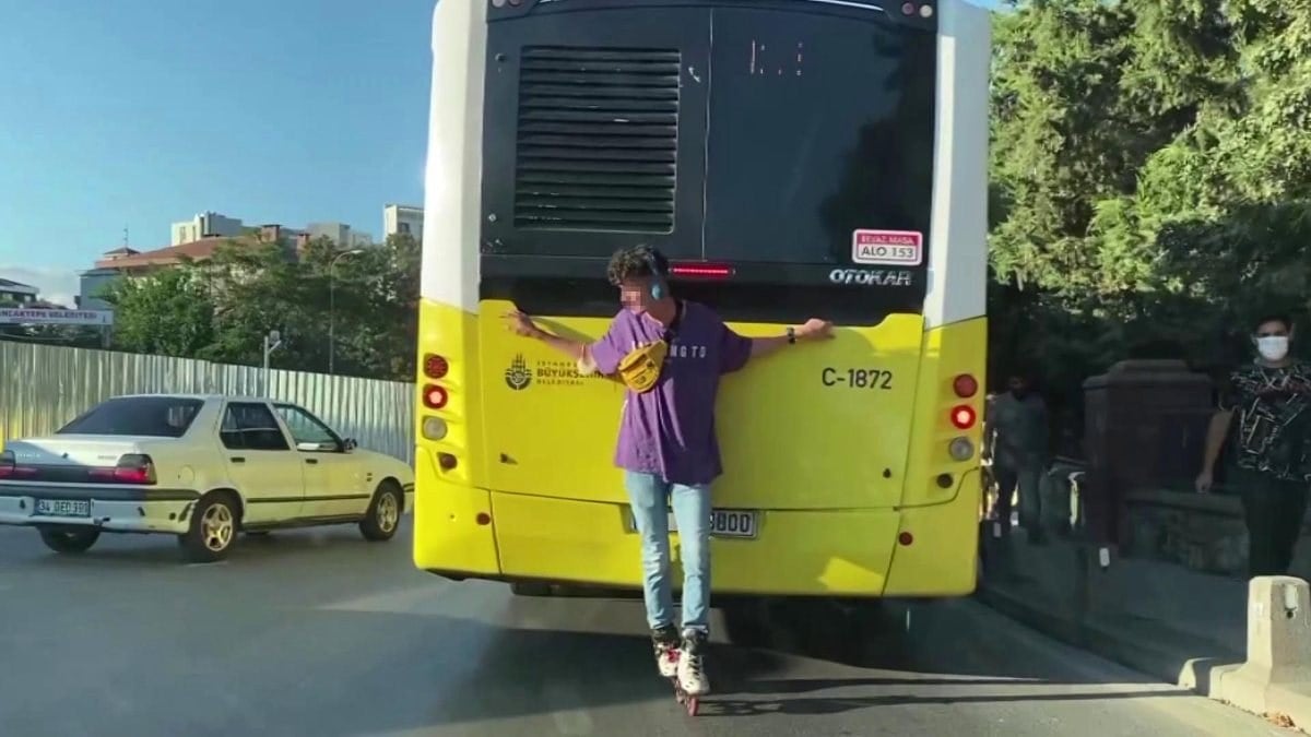 Sancaktepe’de patenli genç, İETT otobüsüne tutunup yolculuk yaptı
