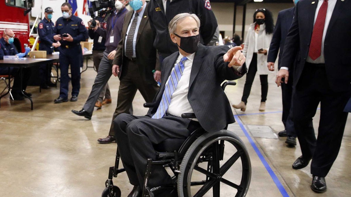 ABD'de maske zorunluluğunu yasaklayan Teksas Valisi koronaya yakalandı