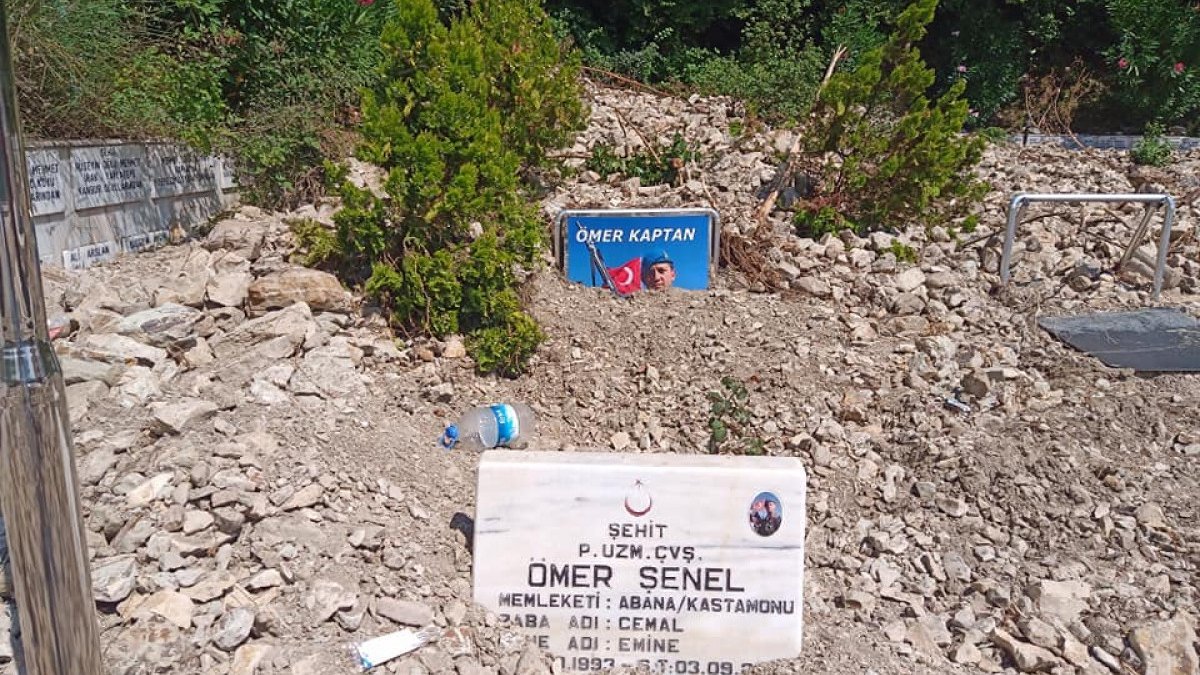 Kastamonu'da şehit mezarını komandolar temizledi