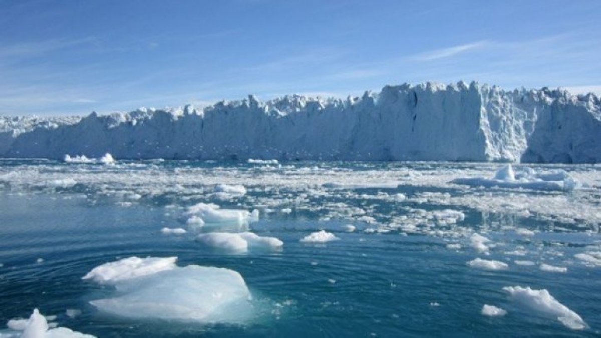 Grönland'daki buzulların tepesine ilk defa yağmur yağdı