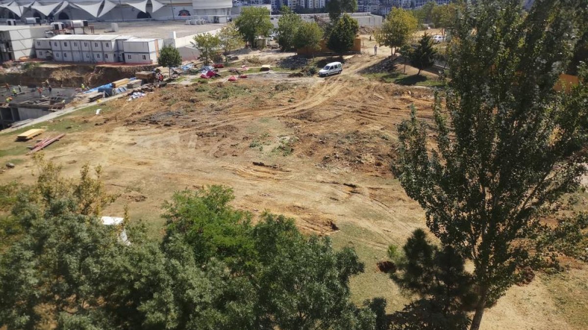 Eyüpsultan'da parkın yıkımına tepki: Taksim'de üç tane ağaç yıkılacak diye ayağa kalktınız