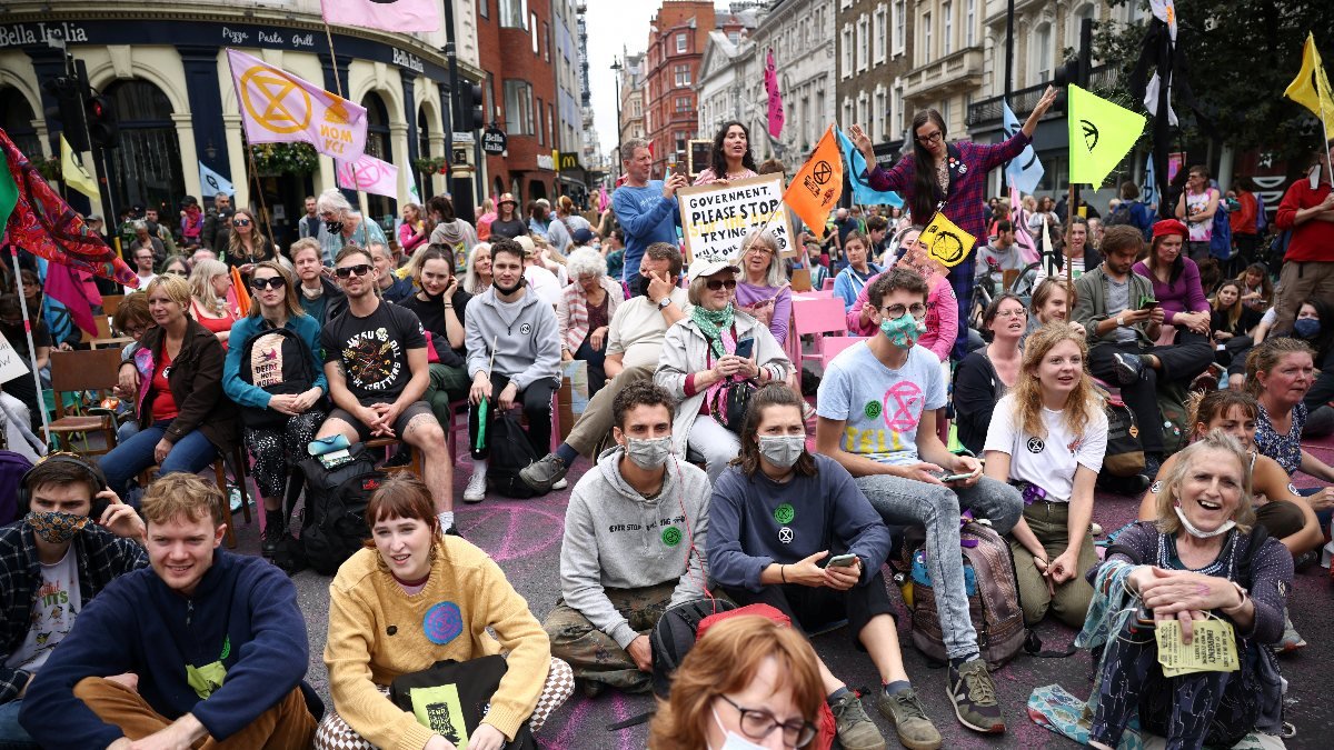 Londra'da 2 haftalık çevre protestosu