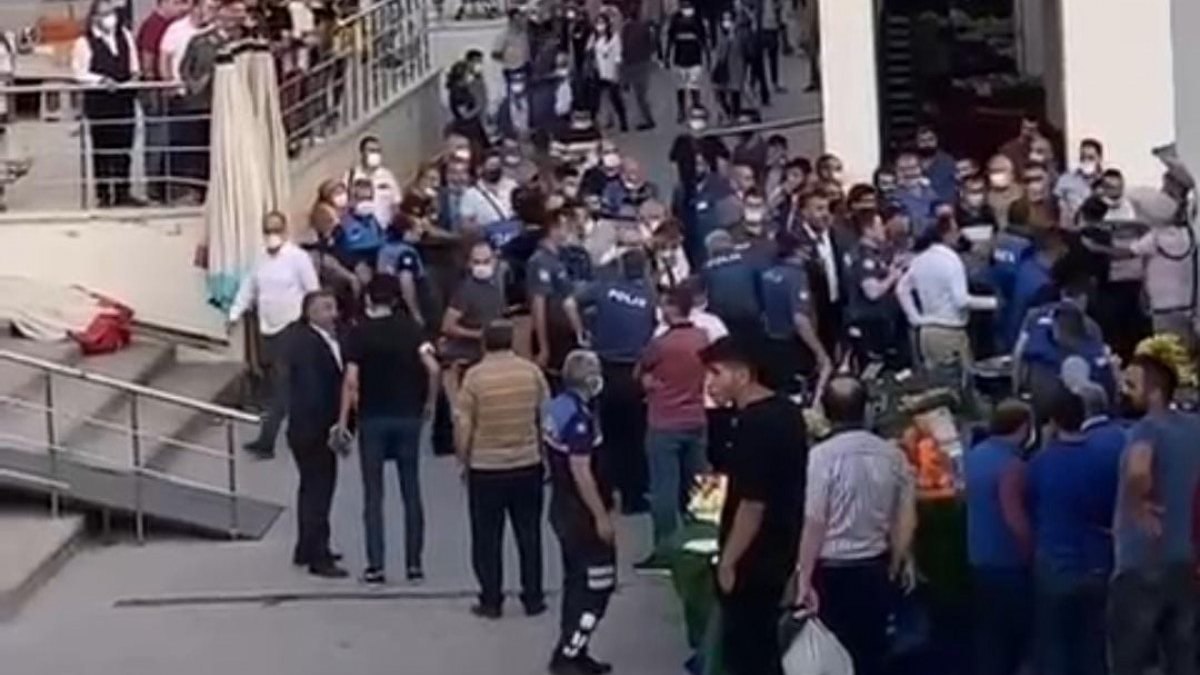 Ankara'da esnaf ile müşteri arasında ezik şeftali kavgası