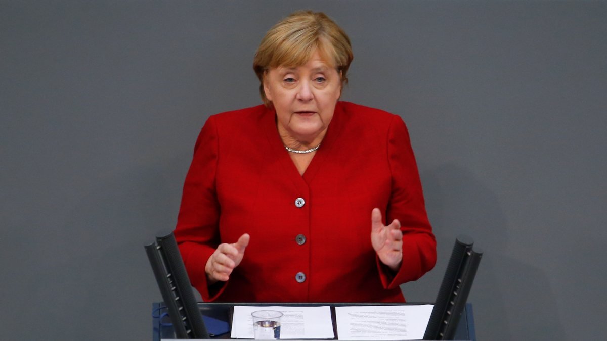 Angela Merkel: Taliban ile diyalog devam etmeli