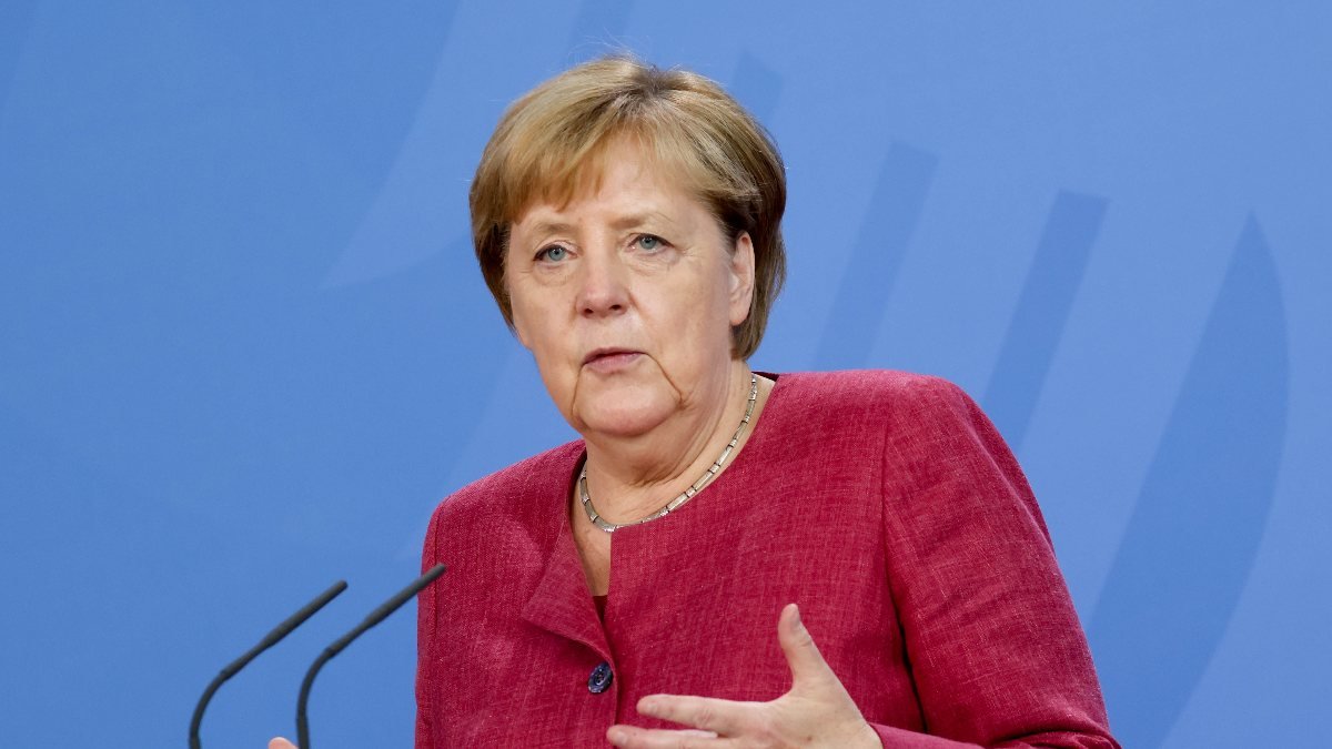 Angela Merkel: ABD olmadan tahliyelere devam edemeyiz