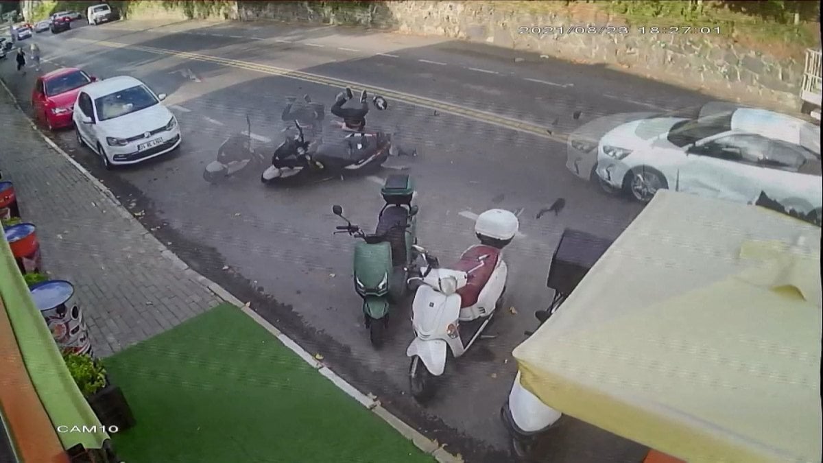 Sarıyer’de otomobille çarpışan motosiklet sürücüsü, yolda sürüklendi
