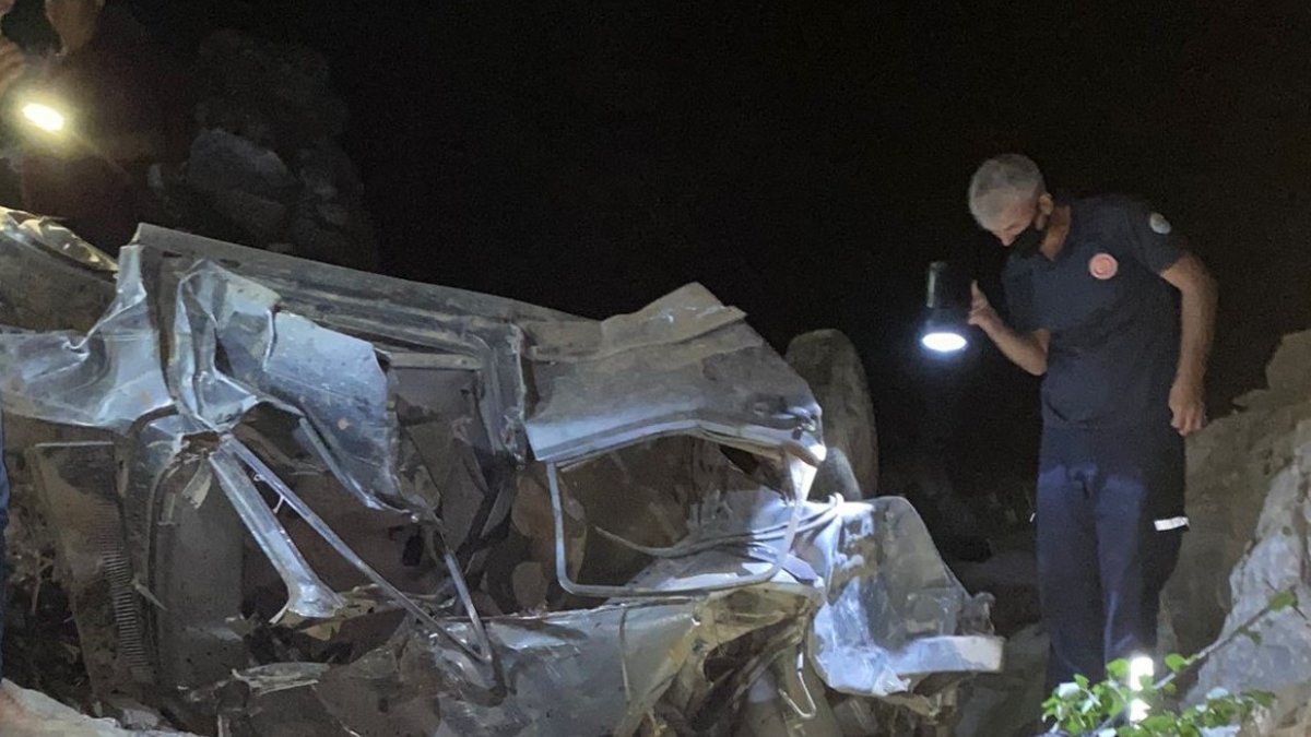 Adana'da otomobil uçuruma düştü: 3 ölü